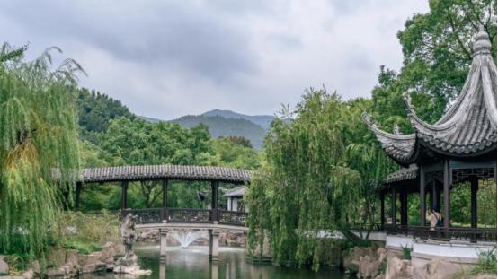 杭州|?西湖和东湖是不同类型的景区，一个是人文景区，一个是自然景区
