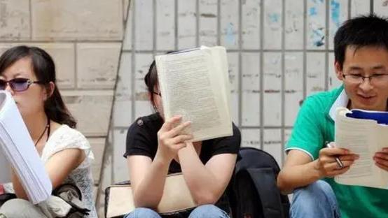 招聘|往届生迎来喜讯，一铁饭碗岗位对外招聘，专科学历也符合要求