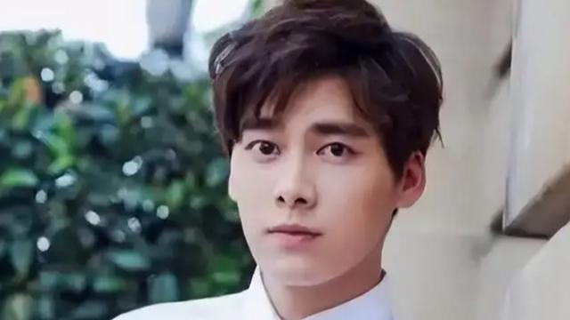 李易峰|张小寒爆料，李易峰陷入嫖娼风波！央视中秋晚会名单第二版将除名