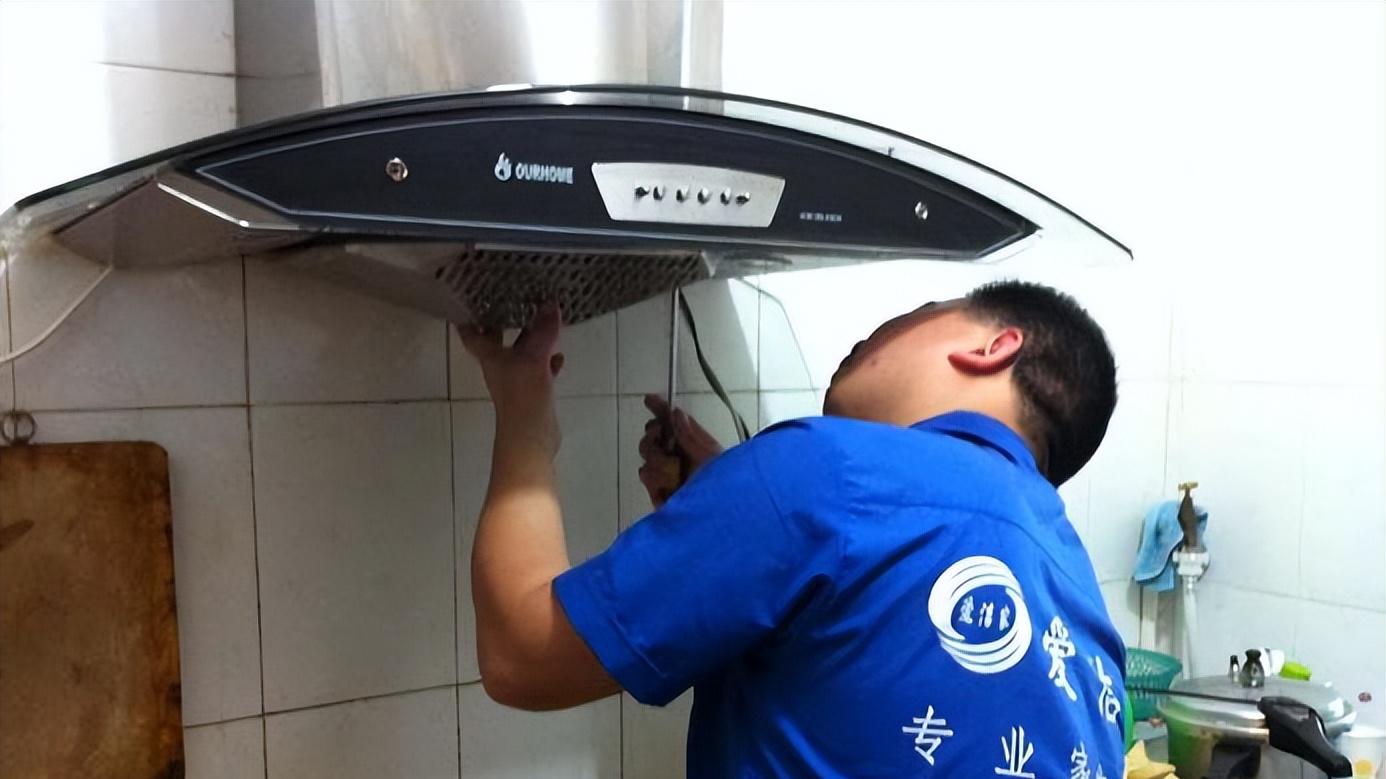 不管油烟机多脏！老保姆教你正确做法，不用拆卸，油污自动消失