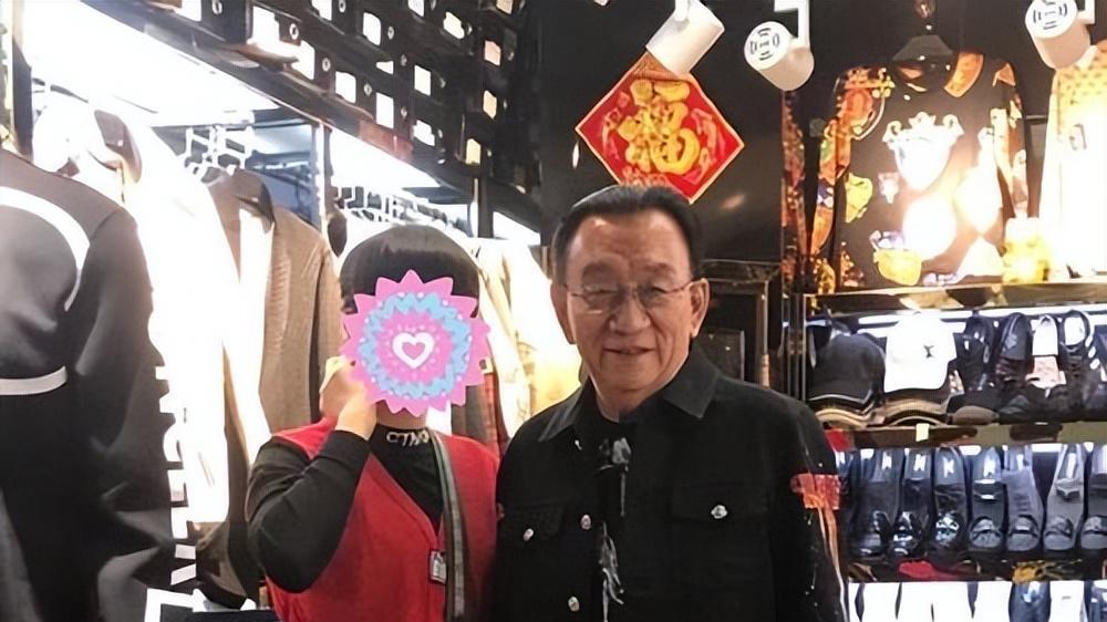 郭德纲|侯大师难解昔日怨恨屡屡挑衅，郭德纲穿戏袍唱《贱骨头》予以回应