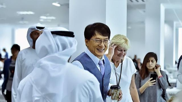 成龙|成龙在国外什么待遇？印度开放千年古城，伦敦市长为他友情客串