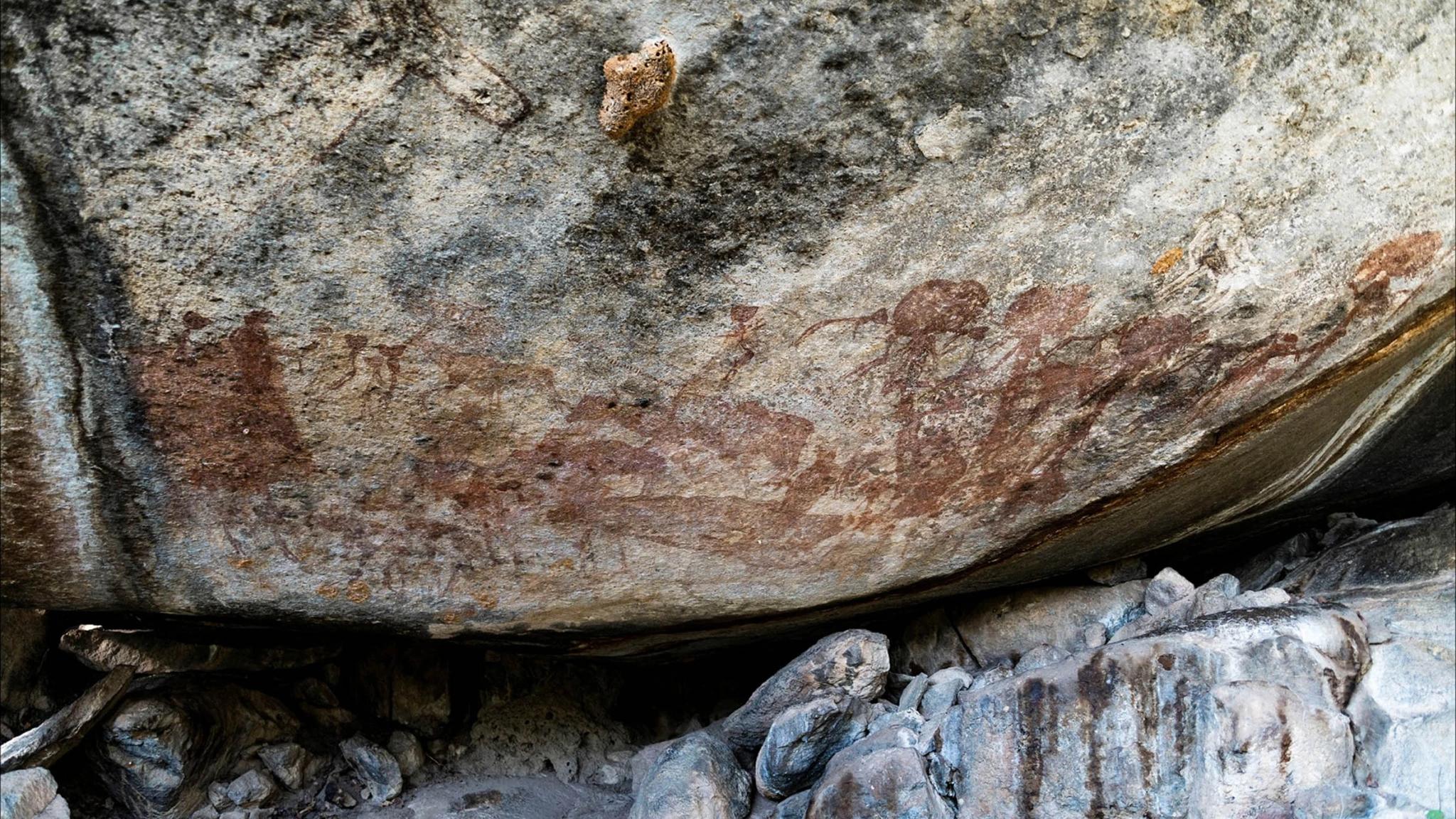 研究揭示了几千年前画在洞穴墙壁上的“外星人”形象