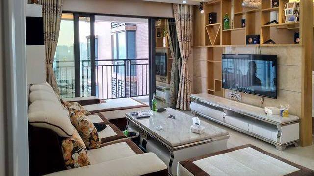 客厅砌了半堵墙，亲戚都说我脑子进水，柜子没做到顶才是大败笔！