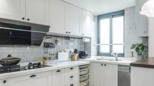 108平新房装修美极了，头次见阳台隔断这么装，卧室收纳更是一绝