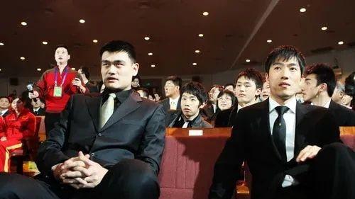 刘翔|刘翔友情价买了姚明的别墅，搬进去之后刘翔却说：我被姚明坑惨了