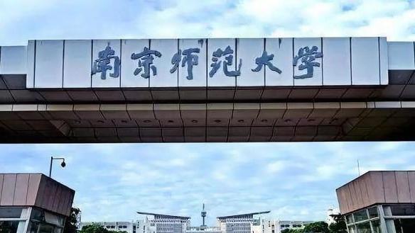 教师|教师职业太吃香，名校毕业生竞争中学教师岗位，师范生何去何从？