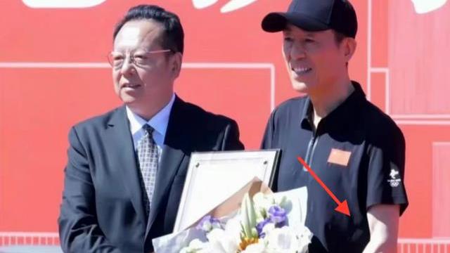 张艺谋|张艺谋任北影教授！身形瘦弱脸色憔悴，妻子曾发文：害怕他倒下