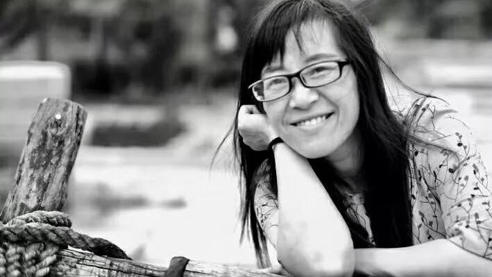 女诗人余秀华自曝遭90后丈夫家暴，被抽了上百个耳光，疑似想不开