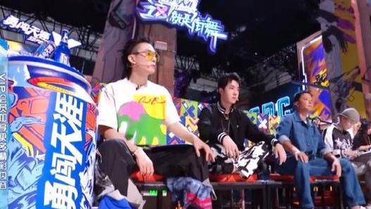 王一博|《街舞》王一博坐姿引热议，粉丝看到却被他的“胆小”笑喷