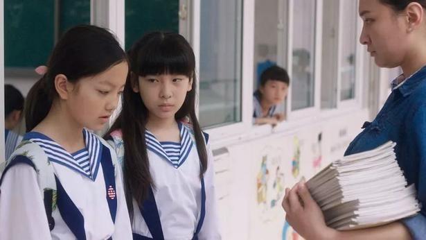 纪实：一男老师对初二女生下毒手，事后拿钱安抚，女生曾因此轻生