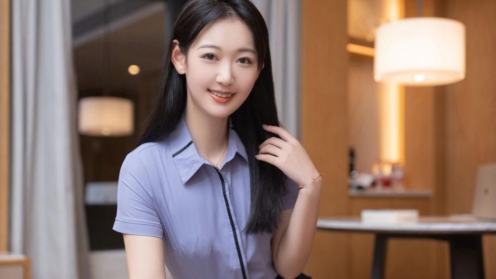 教师|质感十足的衬衫搭配西装短裤，干练又不失通勤气质，职场女性必备