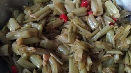 广东女子月薪3000，给一家五口做2荤2素遭丈夫吐槽，网友：离了吧