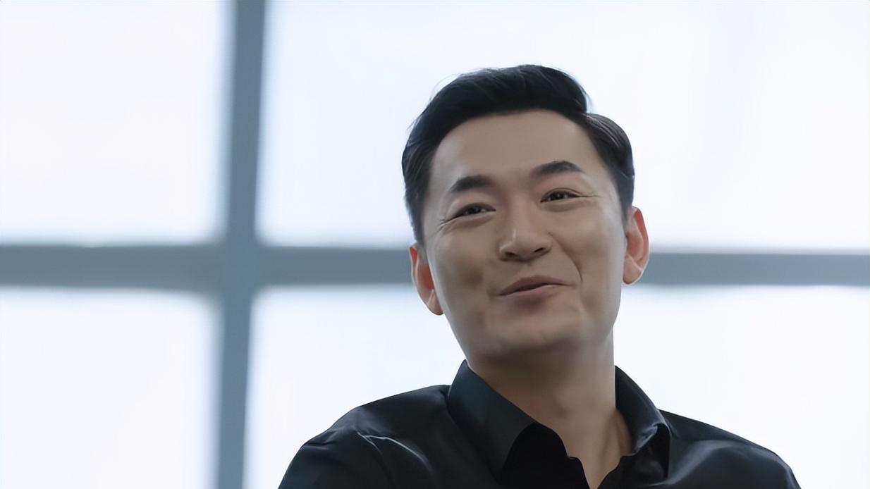 女神范|《欢乐颂3》露西入职新公司，开会坐角落，暴露职场现状。