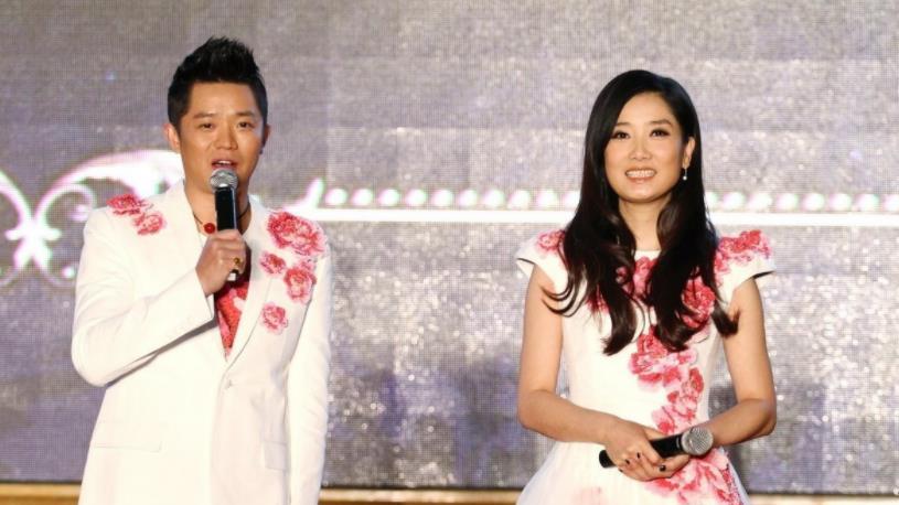 曾毅|凤凰传奇组合有一次在宾馆开2个房间，工作人员：夫妻开两间房？