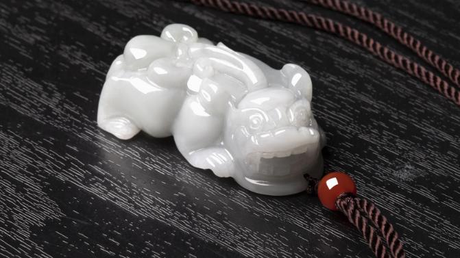 雕刻|翡翠传说当中，貔貅翡翠能够带来好运，金蟾翡翠能够带来财运