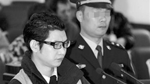 2010年，广东杀人犯陈瑞龙被押刑场，问法警：为什么我家人没来？
