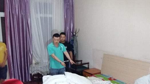 北京：一男子在酒店和服务员刚发生完关系，酒店经理就立刻冲进来