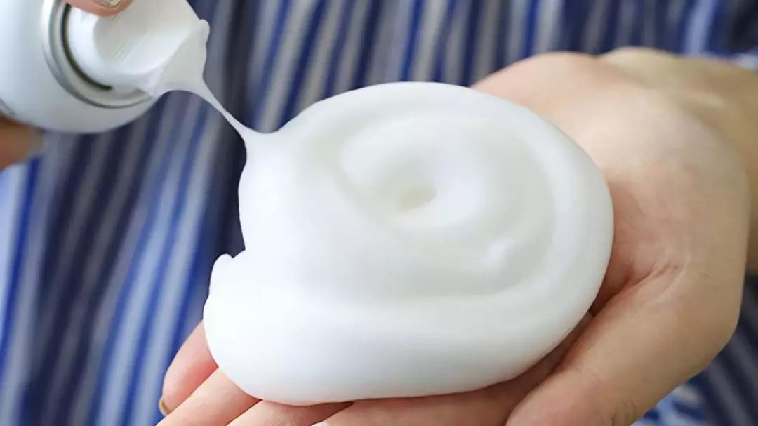 用完马桶，盖子需要放下来吗？很多人做错，难怪卫生间异味重