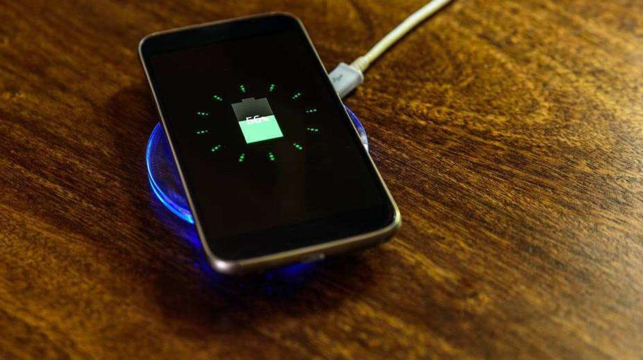 无线充电|“风靡一时”的手机无线充电，现在却很少有人在用，为什么呢？