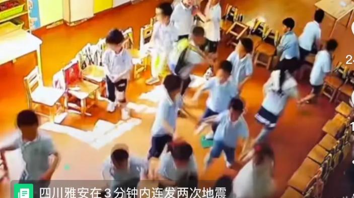 地震发生瞬间，年轻女幼师飞奔守护孩子，但却忘了顾及自己