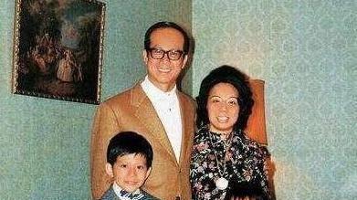 李嘉欣|当年李嘉诚花3000万带18岁李嘉欣回家过夜，次日原配在家中暴毙原因至今成谜