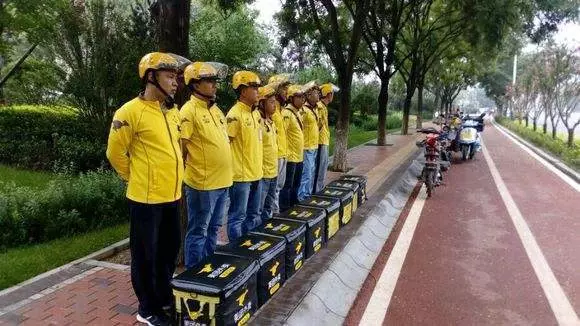 gen.g战队|小城青年的阻击美团之路：用我的方式配送，美团会凉骑手商家双赢