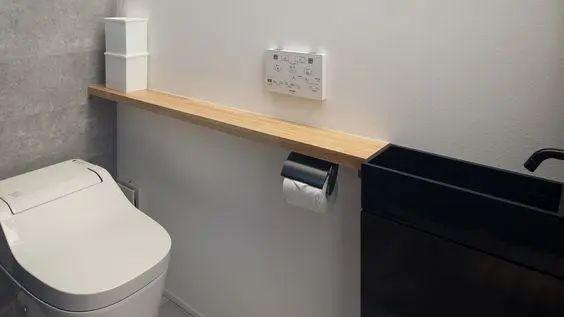 谁也别拦我留一拃宽玻璃在卫生间，15公分一排到底，采光亮堂堂