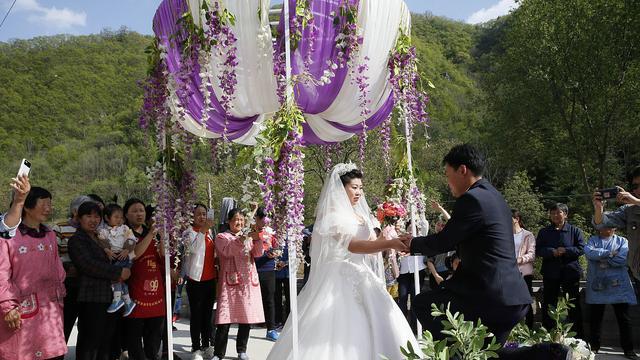 送外卖被丈母娘看不起，下定决心学手艺，如今年收入过百万