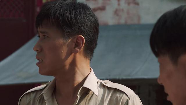 李乃文|李乃文剧中一直龇牙咧嘴，看上去土里土气，但却凭借这些表现征服了观众