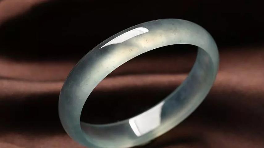 翡翠手镯|翡翠手镯的价值，傻瓜教程，教你这样看懂翡翠手镯的色泽