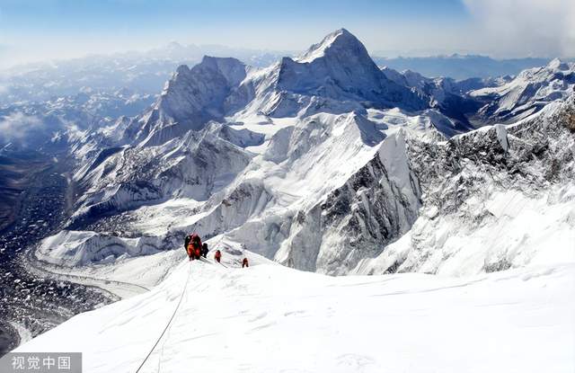 “地球第三极”珠峰环保大行动启动