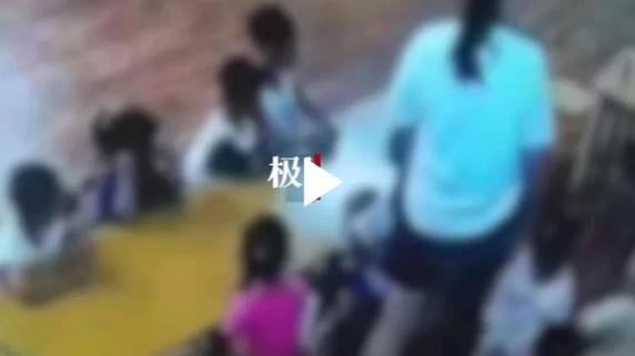 河南郑州！两名女幼师当着全体幼儿的面，推搡殴打一名女童