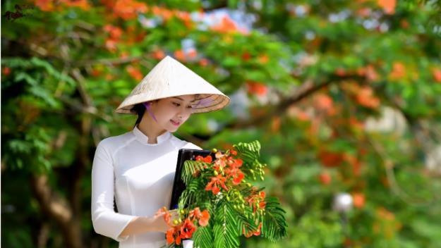 东南亚旅游|1000元人民币可以换330万越南盾，在越南能干啥？当地美女告诉你