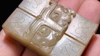 和田玉籽料|明以前 和田玉籽料 白玉受沁 兽面纹 双联 玉勒子 挂件