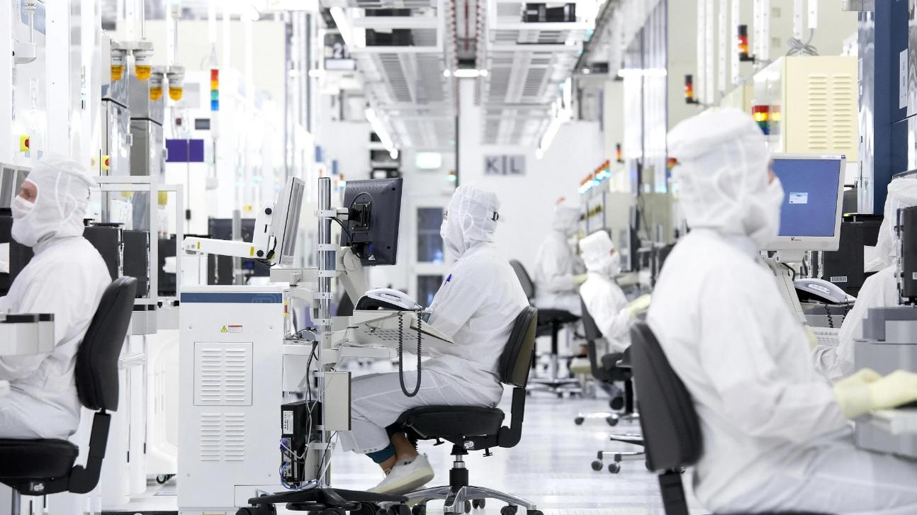 光刻机|外媒：老美帮助英特尔“霸占”光刻机，这是在“自掘坟墓”！