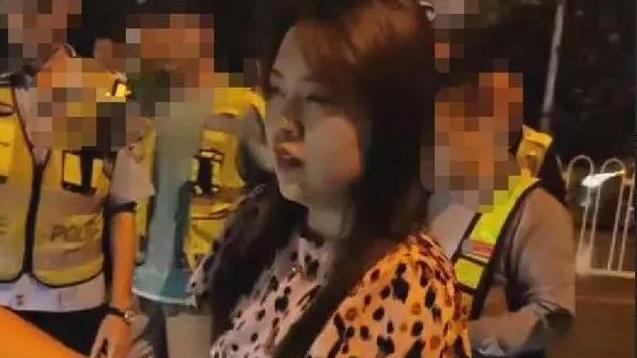 湖南酒驾挂人逃逸女子是否能够按照故意伤害罪处10年有期徒刑？