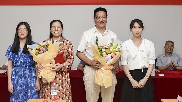 教师|“高门槛”教师招聘成趋势，名校生热衷考教资，师范生只有捡漏