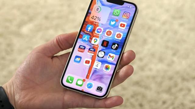 iPhone|2022年换手机首选这4款，系统速度快价格还不高，能再用4年
