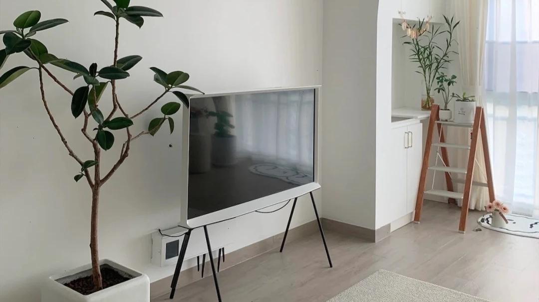 她家全屋大白墙，不吊顶，不做石膏线，太干净舒适了，看着真舒服