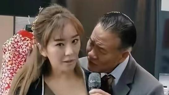 万梓良|65岁万梓良宝刀未老！片场公开戏谑年轻女演员，大哥风范不减当年