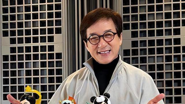 成龙|成龙售卖出道60年纪念手办，单个售价299元，遭网友吐槽质量差