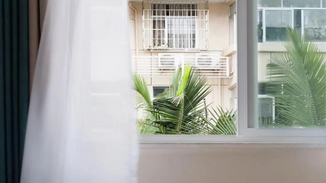 她家128平米，进门就被玄关吸引，全屋打造柜子，最喜欢儿童房