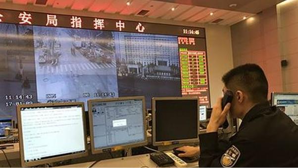 18年浙江工人与前女友约会，被绑架抢劫1万元，裸奔到派出所报警