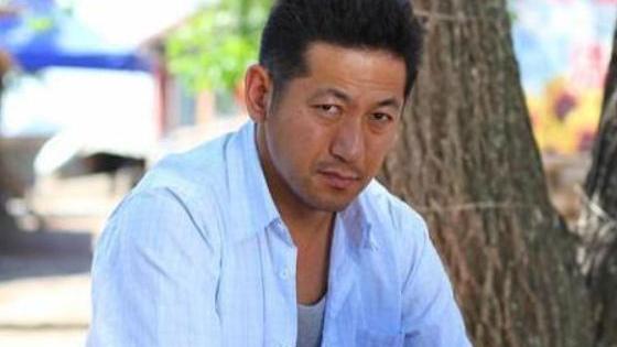 郭铁城|53岁郭铁城露面，面容精致不显老，97年上春晚，最火时离开赵本山