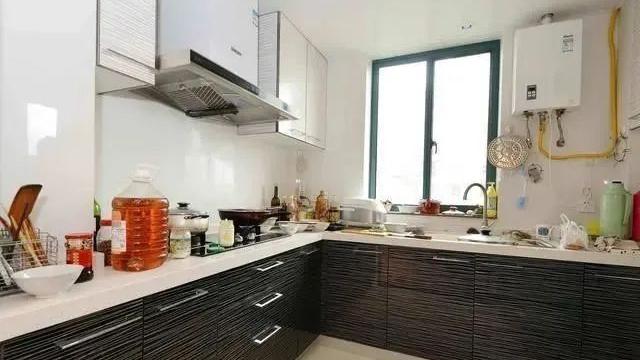 入住半个月，晒晒小舅子准备的新房，头回见到这么有档次的电视墙