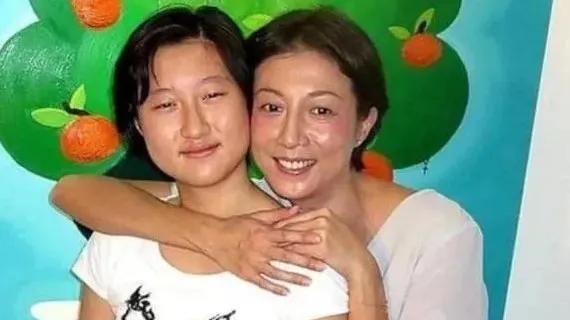 小龙女|吴绮莉为一时之气生下小龙女，结果就是让孩子一直活在舆论的漩涡里