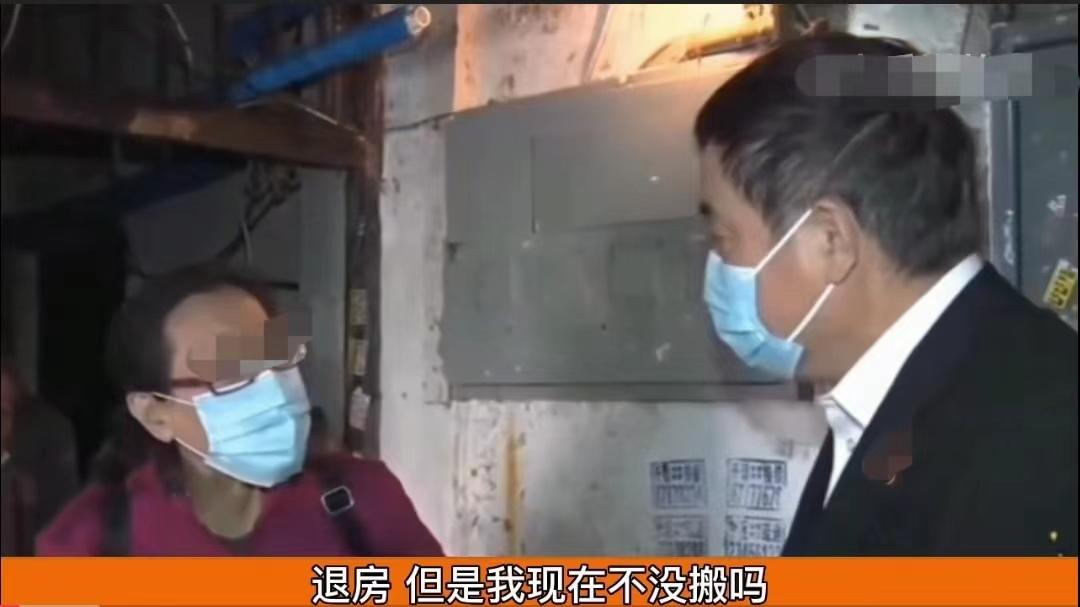 辽宁，沈阳。一女子4年不交房租也不肯搬走，被房东起诉后执行四次都没能让她搬离