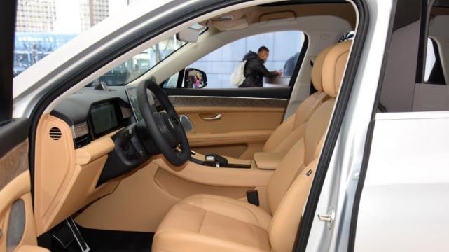 第二个理想，3个月卖出1.8万台，“天花板”车机铝底盘，音响19个