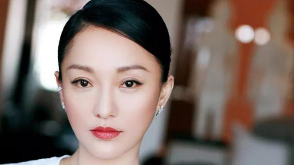 周迅|48岁的周迅用土灶台炒菜手法娴熟常菜接地气